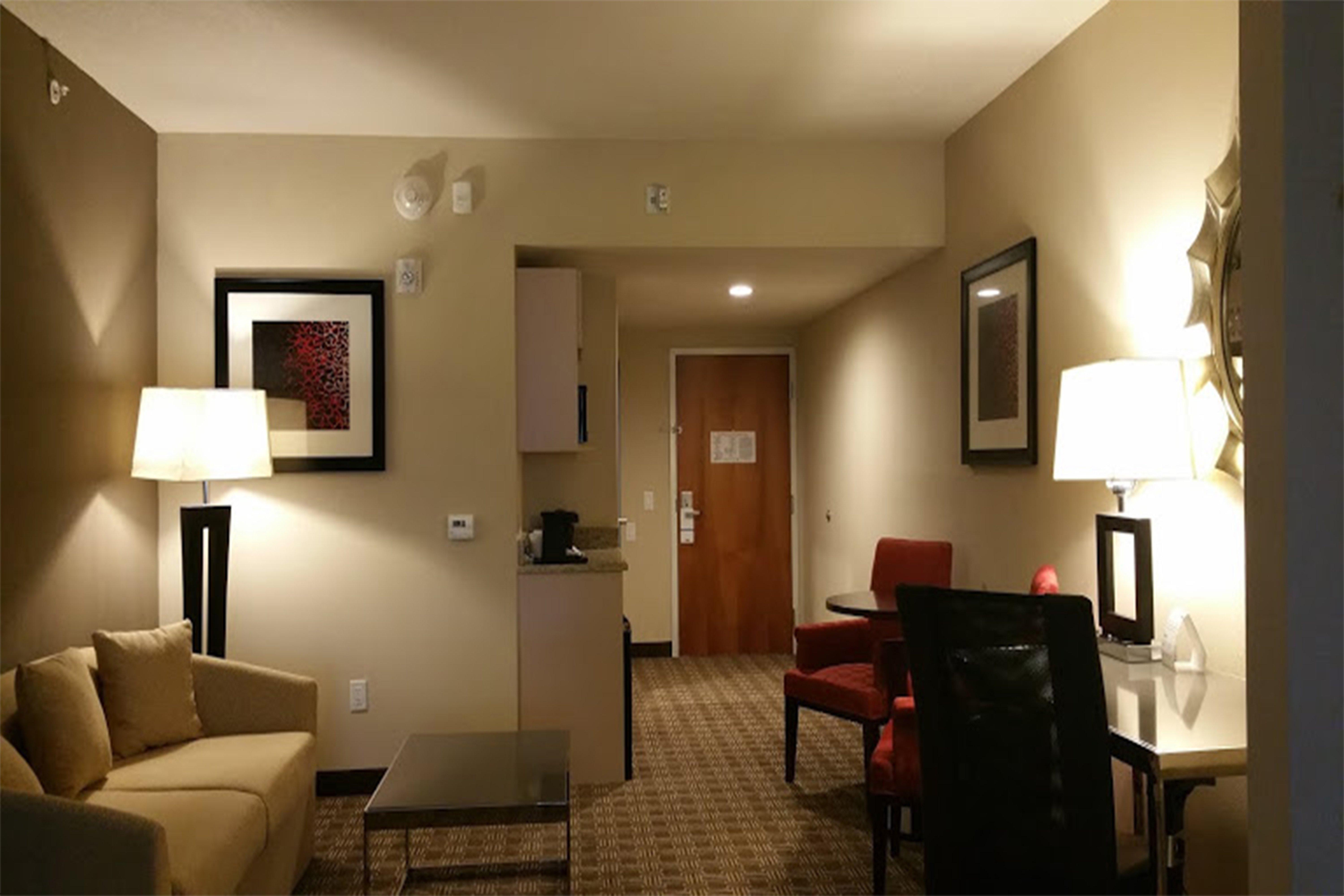 Holiday Inn Express & Suites Lantana By Ihg Exterior foto
